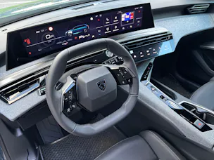 Peugeot 5008 1.2 Hybrid Allure Premium