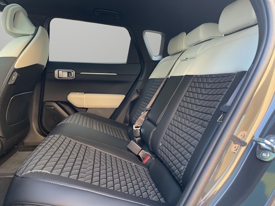 Vehicle image 4 Vehicle image 4