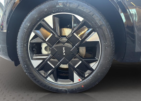 Vehicle image 14 Vehicle image 14