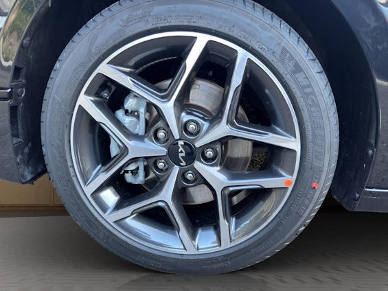 Vehicle image 14 Vehicle image 14