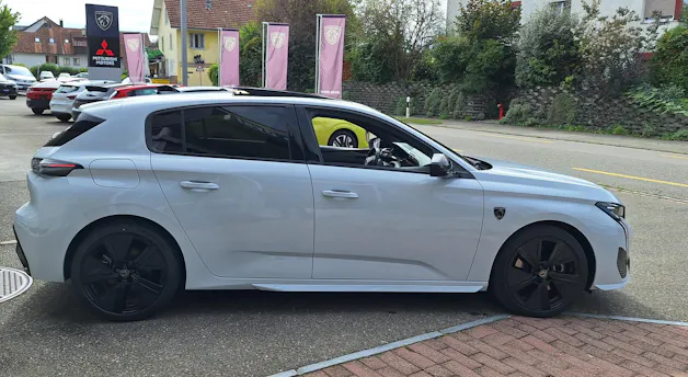 Peugeot 308 1.6 PHEV 225 GT / Helvetia