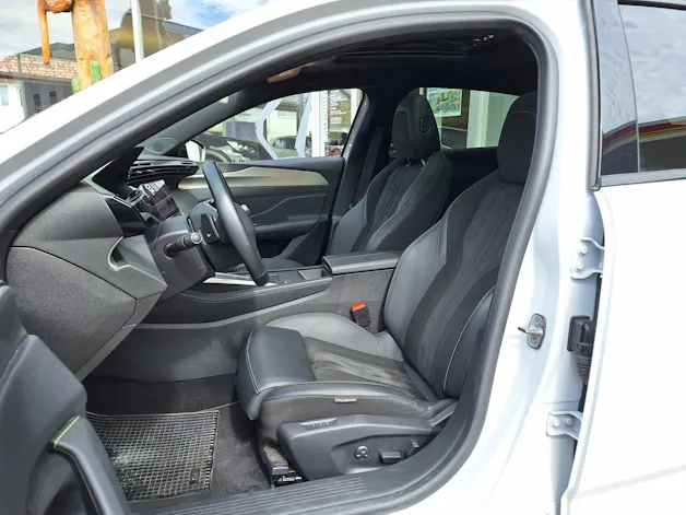 Peugeot 308 1.6 PHEV 225 GT / Helvetia