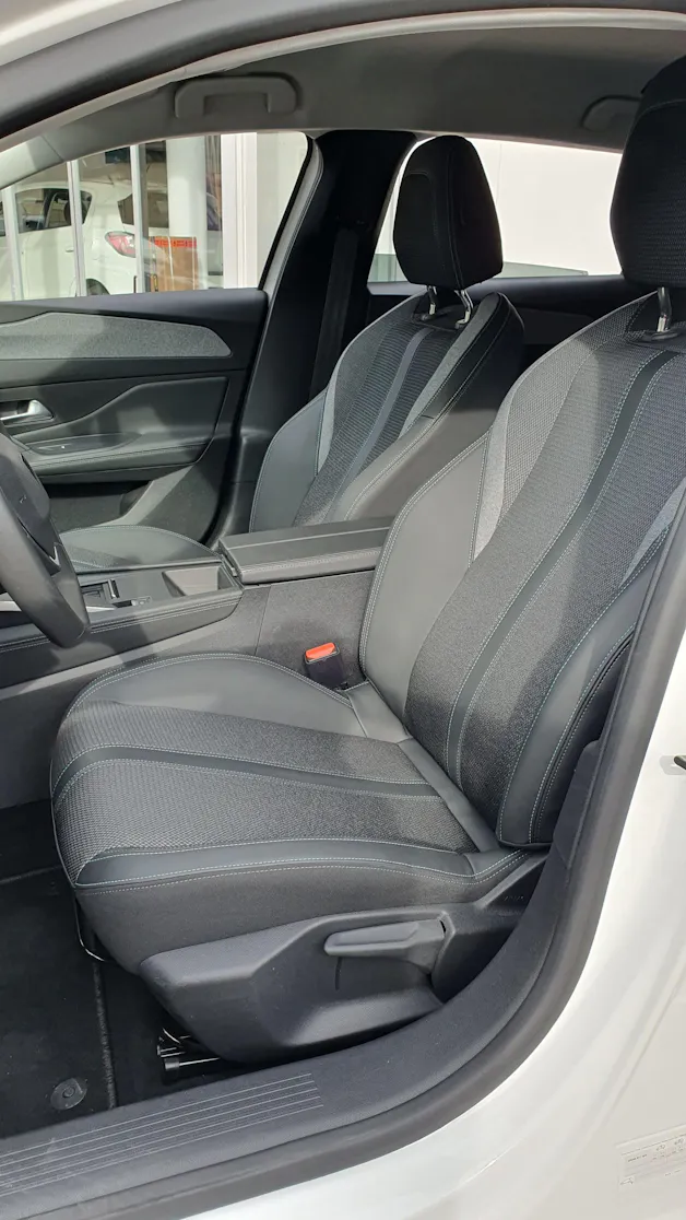 Peugeot 308 1.6 PHEV 225 GT / Helvetia
