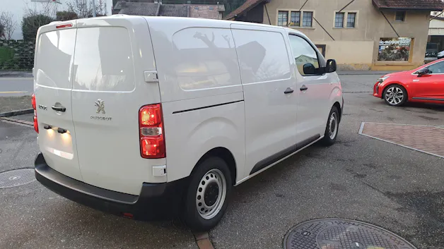 Peugeot e-Expert 50KWh Long / Helvetia