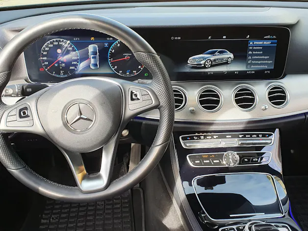 Mercedes-Benz E 200 Exclusive 4Matic / Helvetia