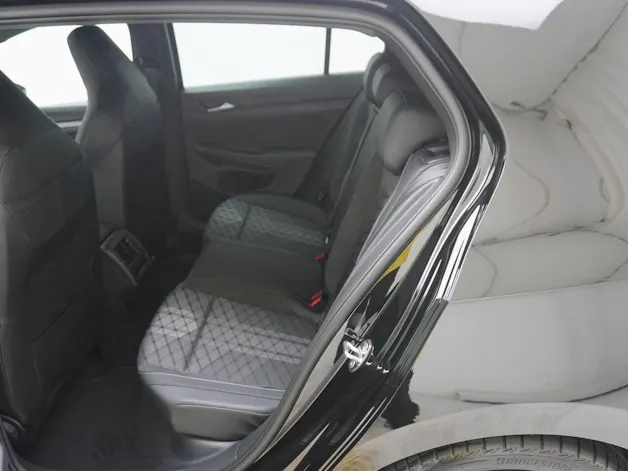 VW Golf VIII 1.5 eTSI R-Line DSG