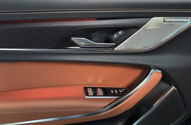 Vehicle image 9 Vehicle image 9