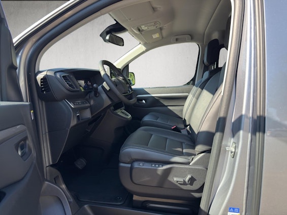 Vehicle image 8 Vehicle image 8