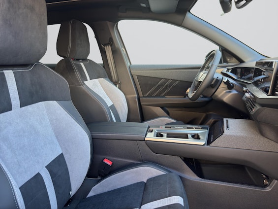 Vehicle image 6 Vehicle image 6