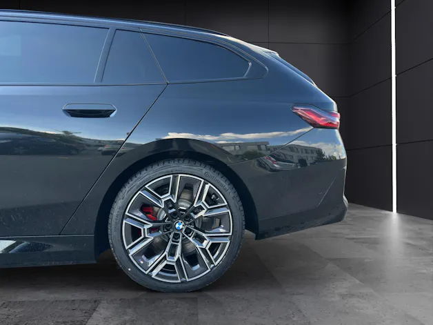 BMW 550e xDrive Touring