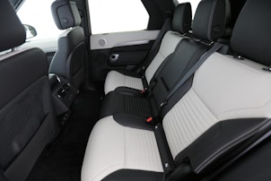 Vehicle image LAND ROVER Discovery 3.0 D I6 250 Dynamic SE