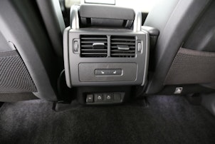 Vehicle image LAND ROVER Discovery 3.0 D I6 250 Dynamic SE