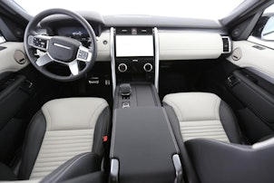 Vehicle image LAND ROVER Discovery 3.0 D I6 250 Dynamic SE