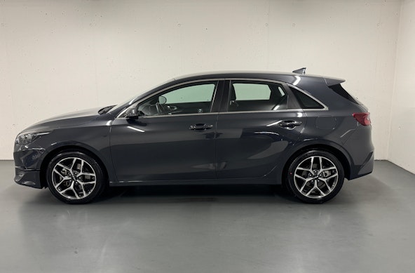 Vehicle image 5 Vehicle image 5