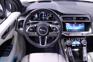 Vehicle image JAGUAR I-Pace EV400 SE AWD