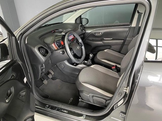 Vehicle image 9 Vehicle image 9