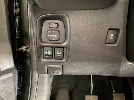 Vehicle image 17 Vehicle image 17