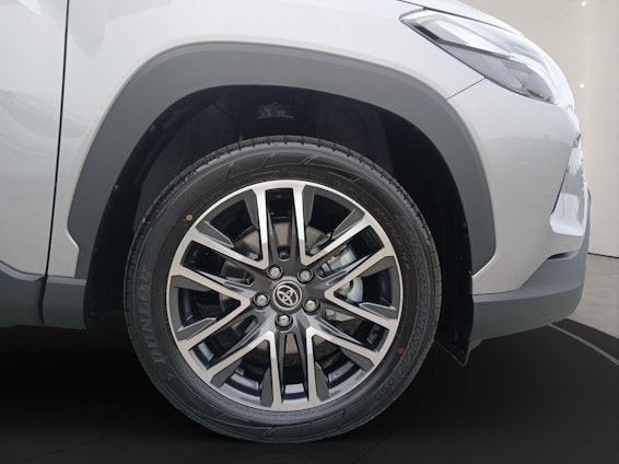 Vehicle image 15