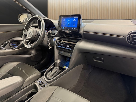 Vehicle image 14