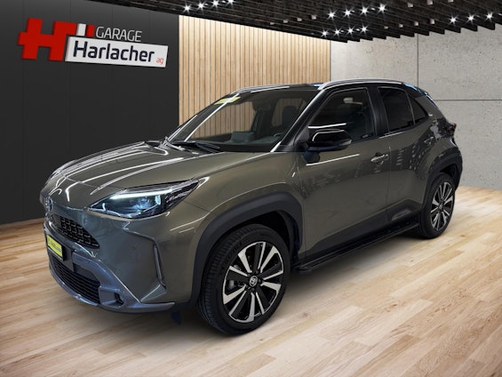 First vehicle image