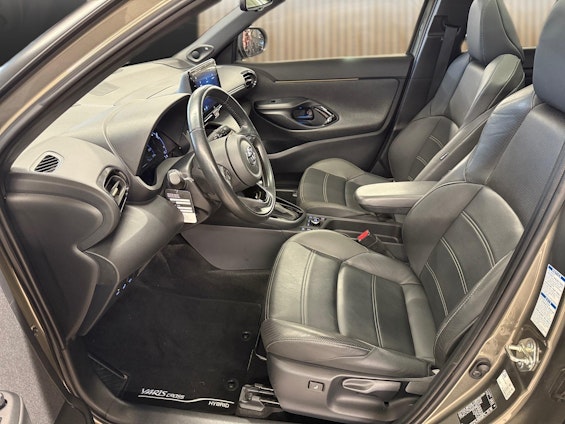 Vehicle image 10