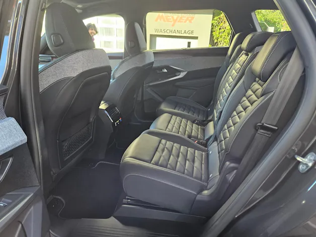 PEUGEOT 5008 e-Launch Edition AWD