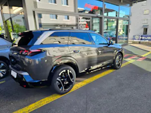 PEUGEOT 5008 e-Launch Edition AWD