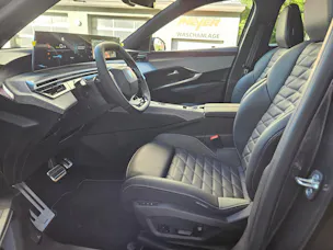 PEUGEOT 5008 e-Launch Edition AWD