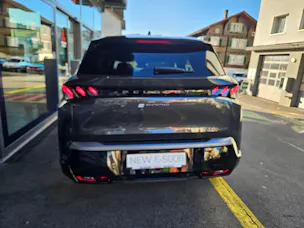PEUGEOT 5008 e-Launch Edition AWD