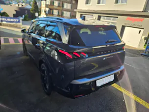 PEUGEOT 5008 e-Launch Edition AWD