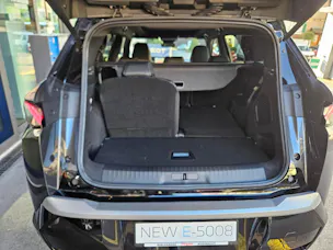 PEUGEOT 5008 e-Launch Edition AWD