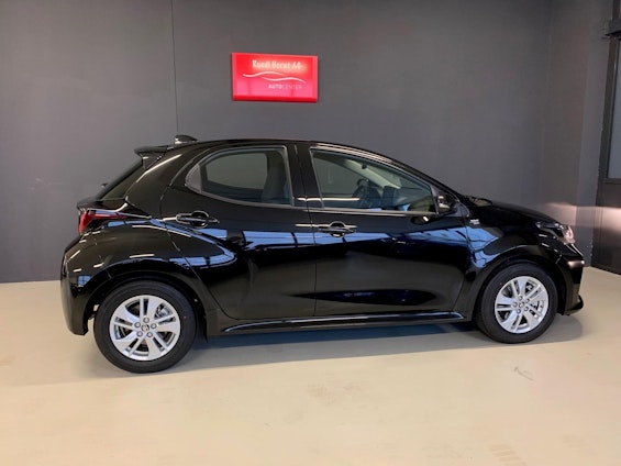 Vehicle image 9 Vehicle image 9