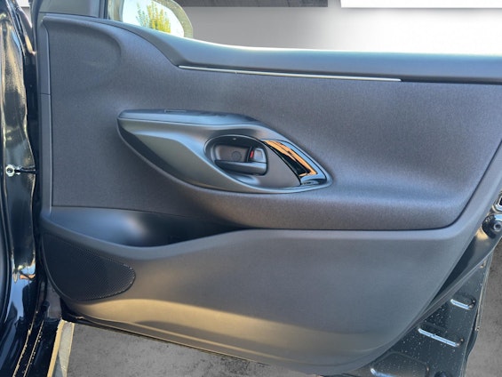 Vehicle image 15 Vehicle image 15