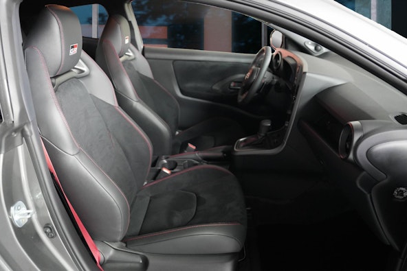 Vehicle image 4 Vehicle image 4