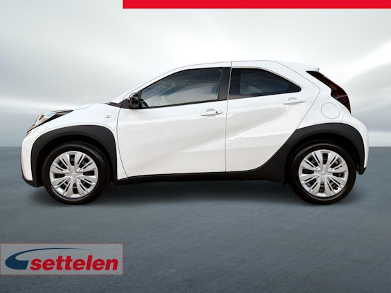 Vehicle image 16 Vehicle image 16