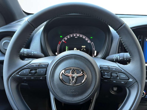 Vehicle image 13 Vehicle image 13