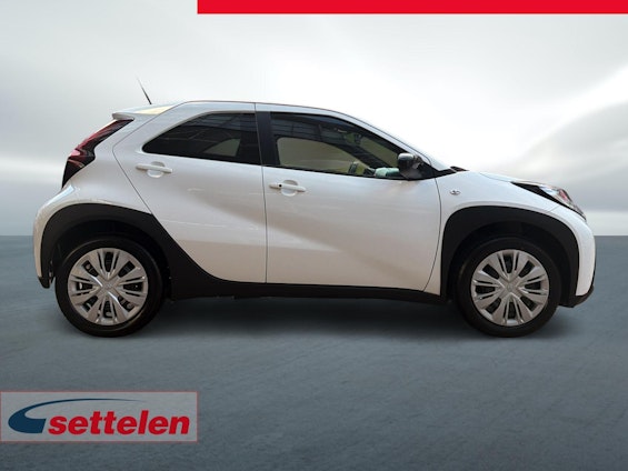 Vehicle image 3 Vehicle image 3