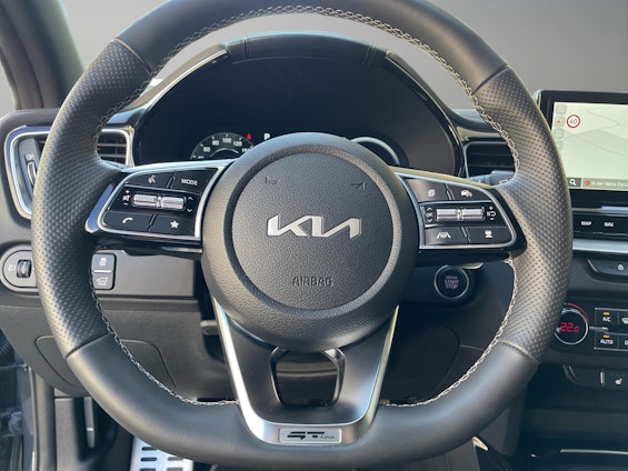 Vehicle image 4 Vehicle image 4