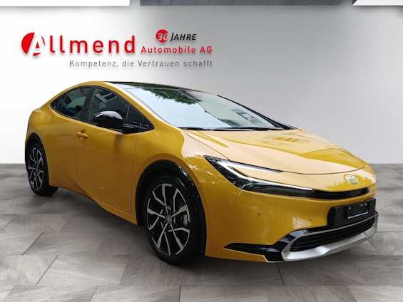 First vehicle image