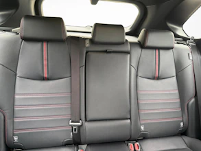 https://vehicle.imgix.net/4032949/b2ea6f0b-0da6-4319-85bc-e5cc91634ed3.jpg