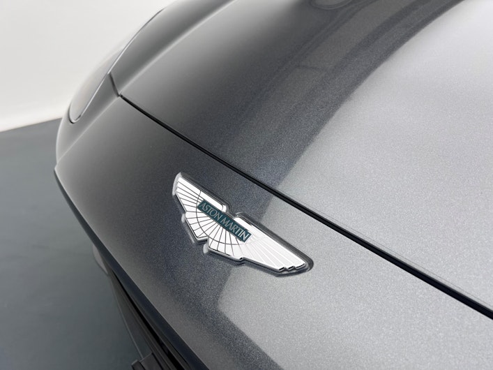 Vehicle image ASTON MARTIN DBX