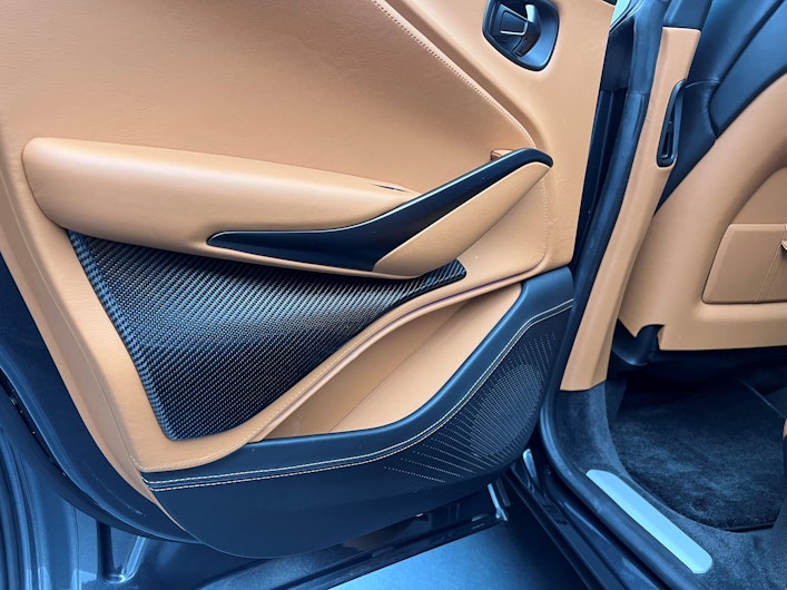 Vehicle image ASTON MARTIN DBX