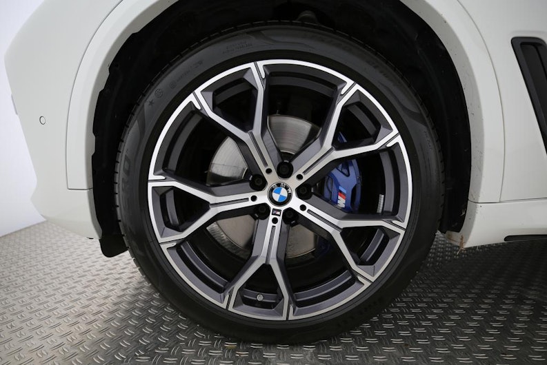 Vehicle image BMW X5