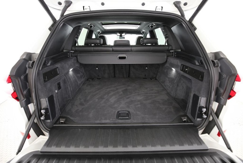 Vehicle image BMW X5