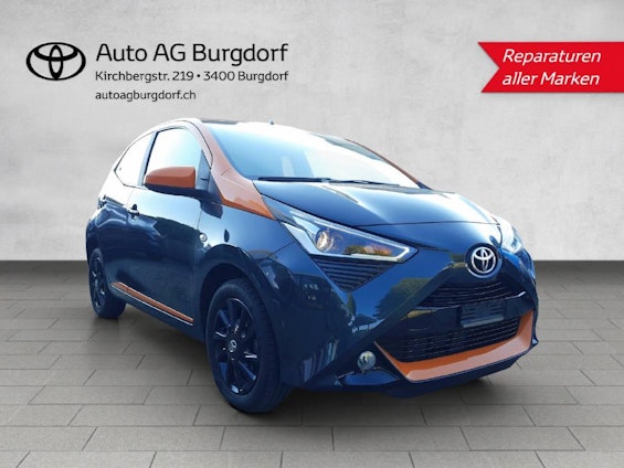 First vehicle image