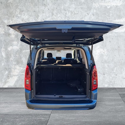 Vehicle image 5 Vehicle image 5