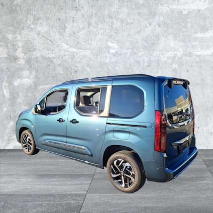 Vehicle image 4 Vehicle image 4