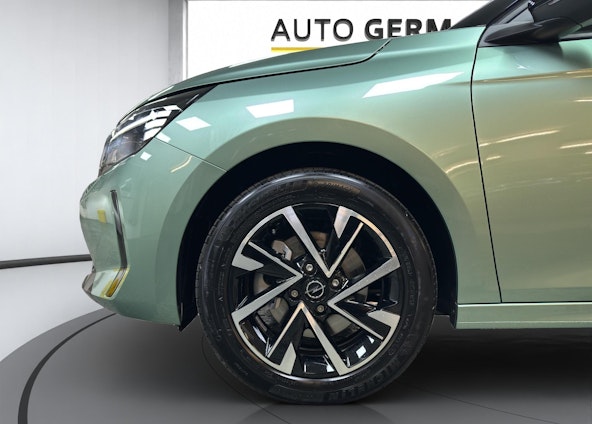 Vehicle image 14 Vehicle image 14