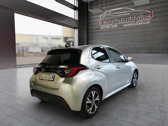 Vehicle image 4 Vehicle image 4