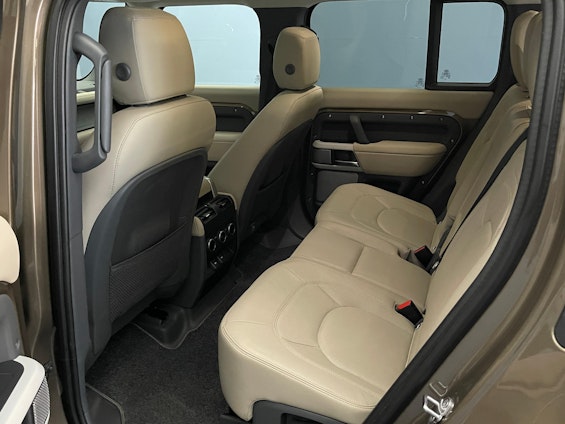 Vehicle image 10 Vehicle image 10